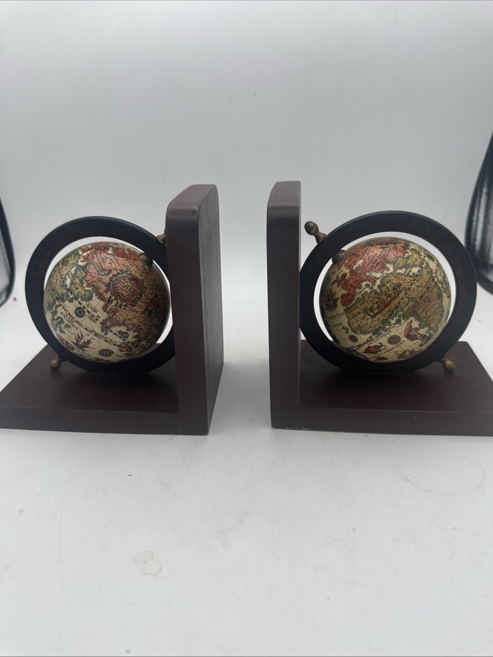 Vintage-Style Brown Globe Bookends - Decorative Home Accents